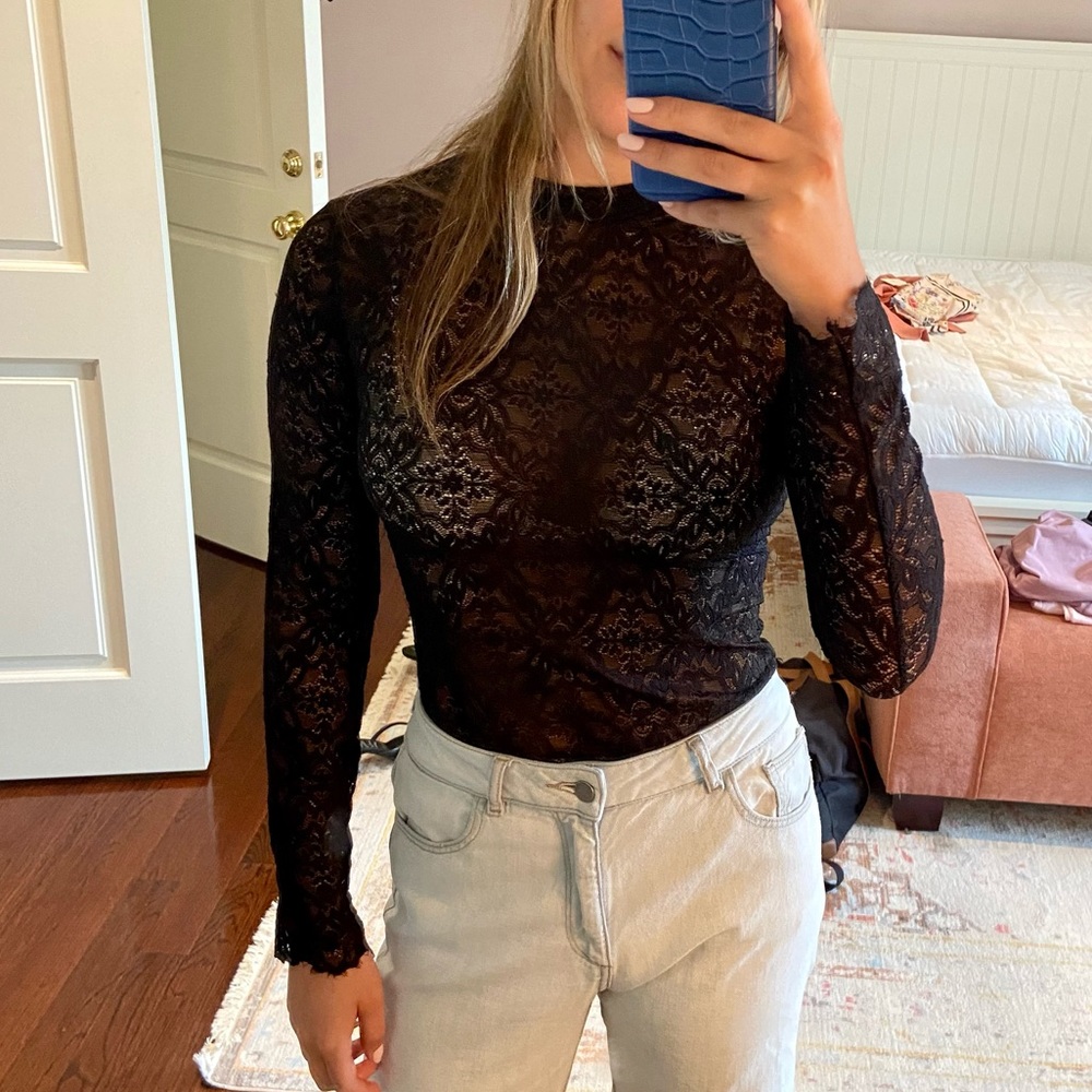 Aritzia Long sleeve lace top